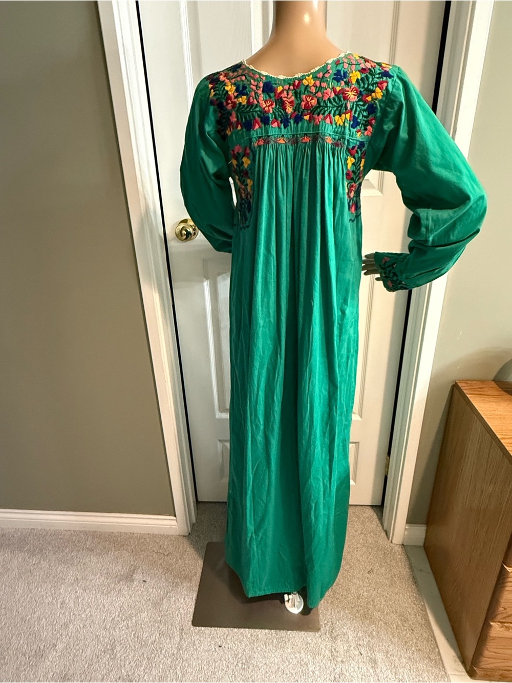 Vintage Mexican Oaxacan Embroidered Green Maxi Dress Long Sleeves Hippie S M - Picture 9 of 14